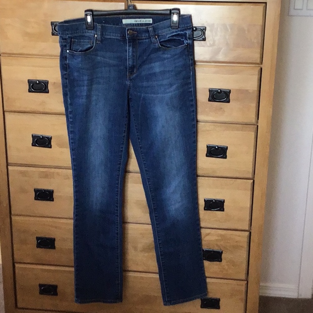 DKNY jeans medium wash strait leg.